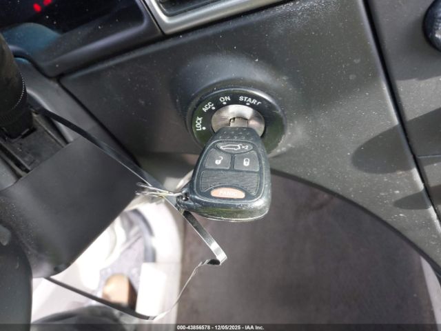 Chrysler Pacifica Image 17