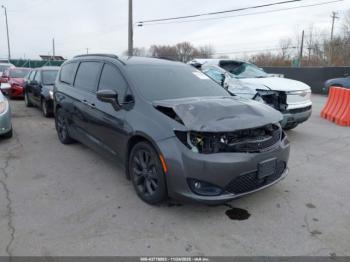  Salvage Chrysler Pacifica