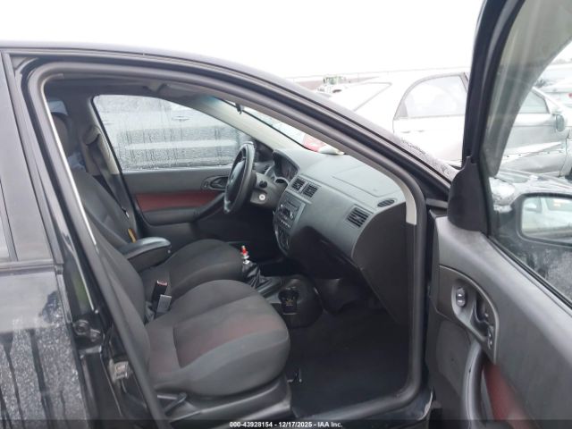 Ford Focus St Image 11