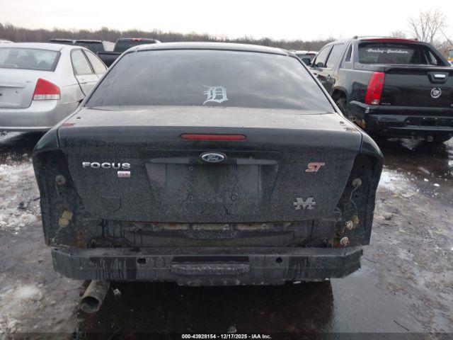 Ford Focus St Image 8