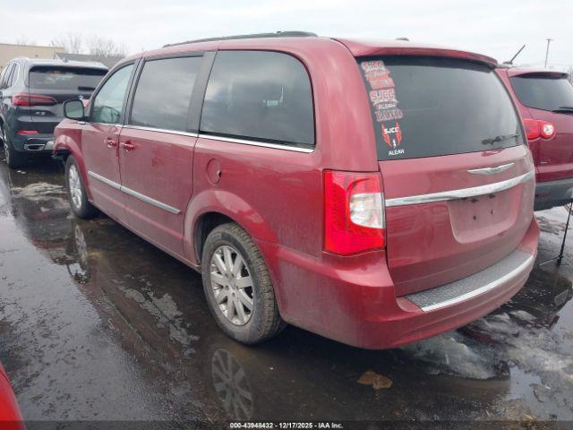 Chrysler Town & Country Touring Image 16