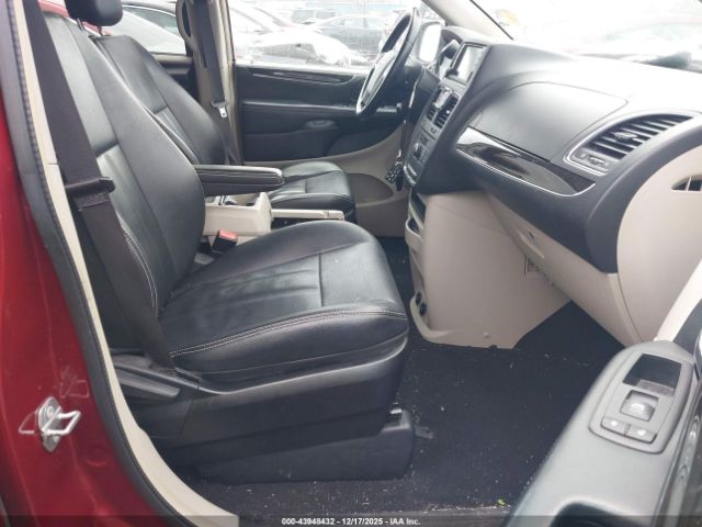 Chrysler Town & Country Touring Image 4