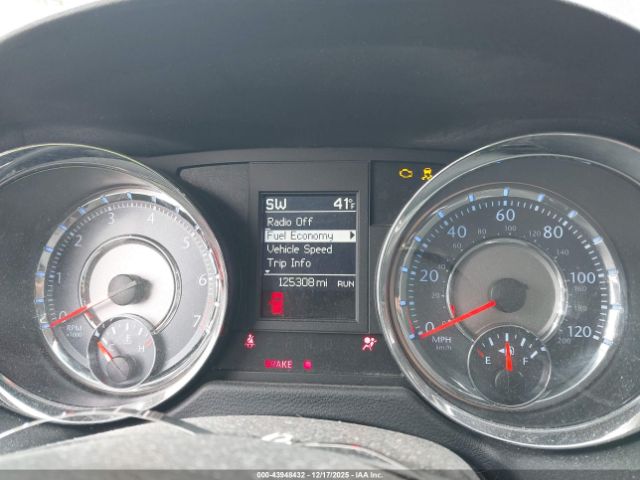 Chrysler Town & Country Touring Image 8