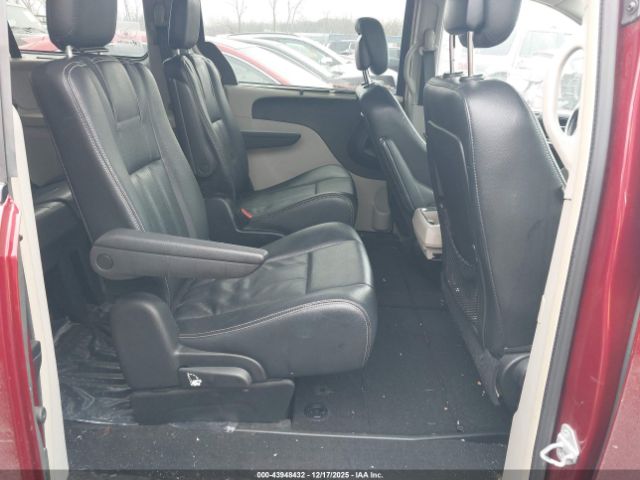 Chrysler Town & Country Touring Image 5