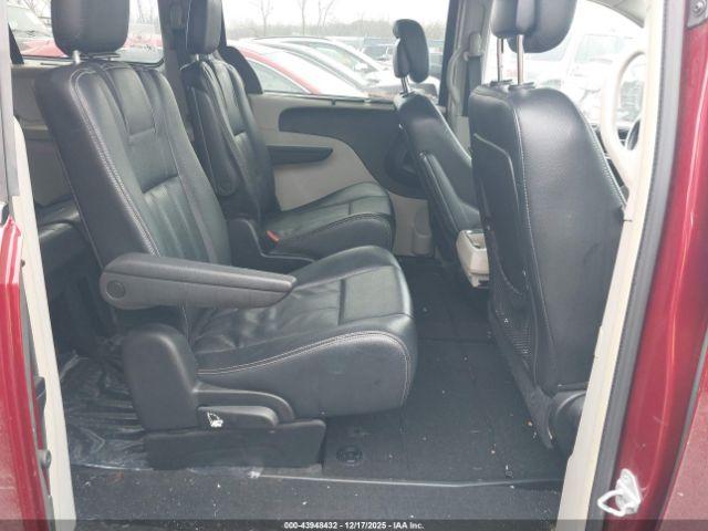 Chrysler Town & Country Touring Image 5