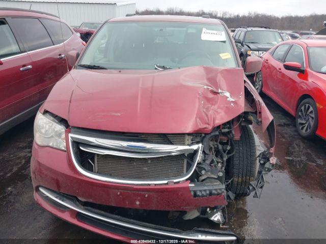 Chrysler Town & Country Touring Image 11