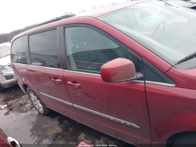 Chrysler Town & Country Touring Image 9