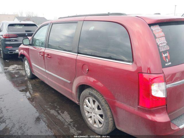 Chrysler Town & Country Touring Image 13