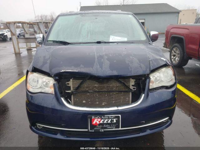 Chrysler Town & Country Touring-l Image 14