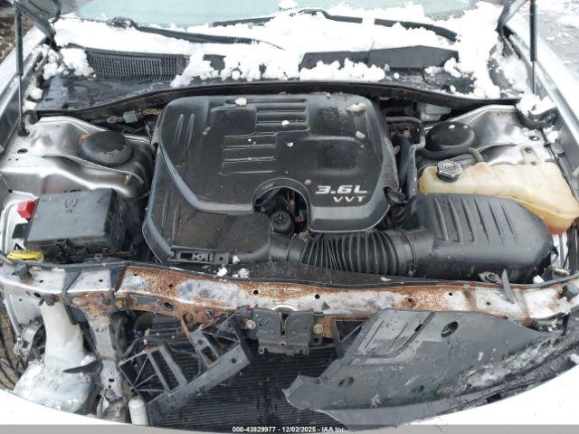 Dodge Charger Se Image 4