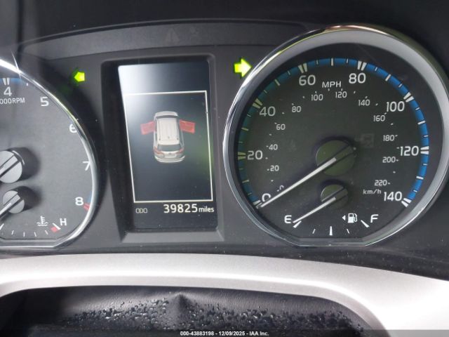 Toyota RAV4 Limited Image 14