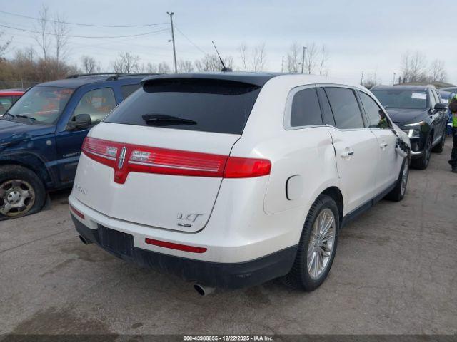 Lincoln MKT Ecoboost Image 8