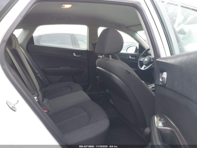 Kia Optima Lx Image 12