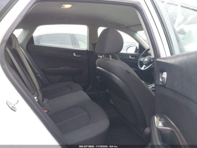 Kia Optima Lx Image 12