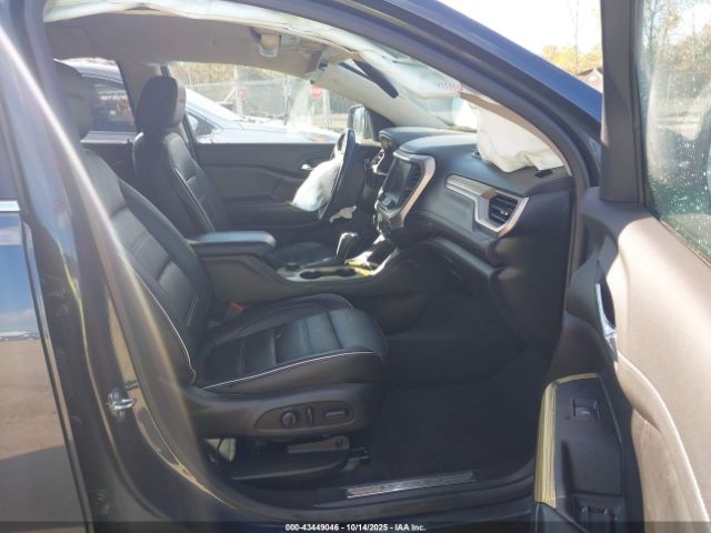 GMC Acadia Denali Image 3