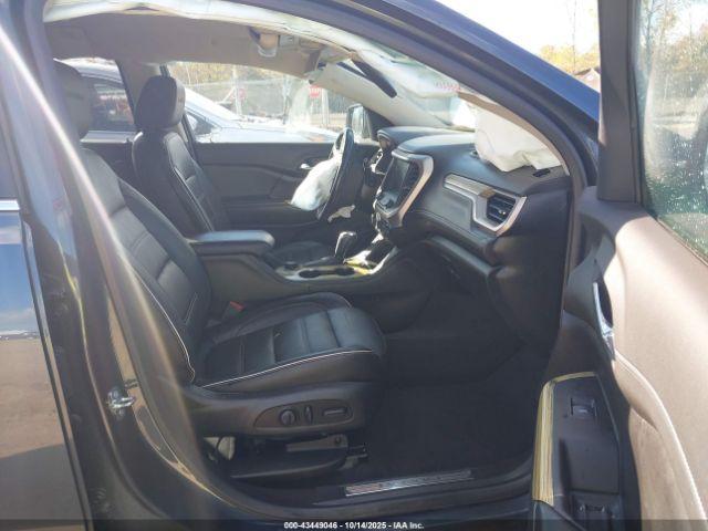 GMC Acadia Denali Image 3