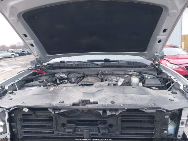 Chevrolet Silverado 1500 Custom Image 5