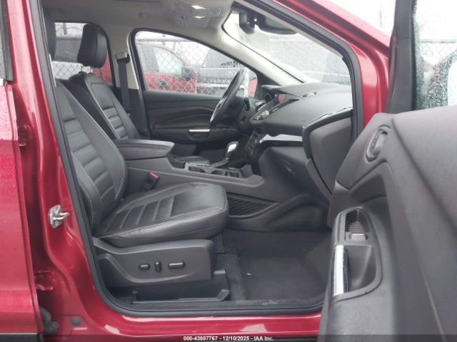 Ford Escape Titanium Image 14