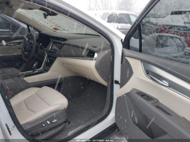 Cadillac XT5 Luxury Image 11