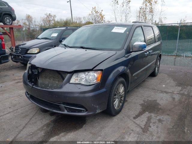 Chrysler Town & Country Touring-l Anniversary Edition Image 11