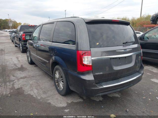 Chrysler Town & Country Touring-l Anniversary Edition Image 8