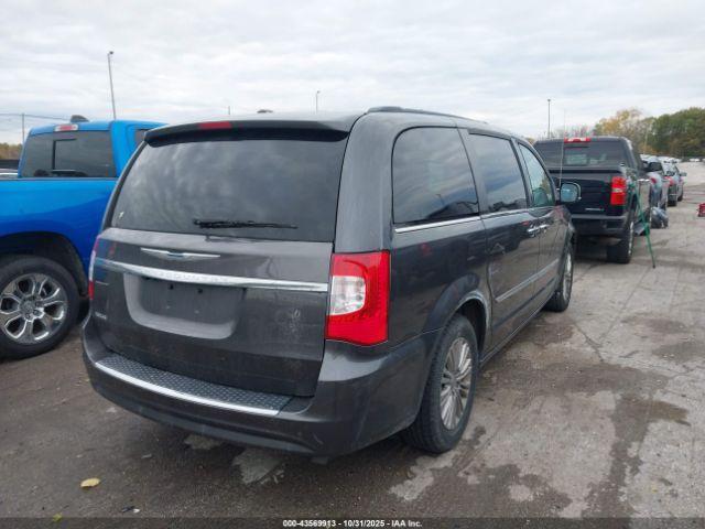 Chrysler Town & Country Touring-l Anniversary Edition Image 7