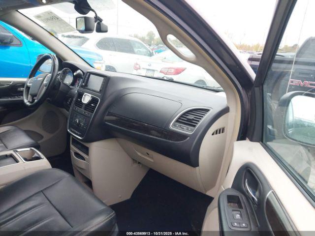 Chrysler Town & Country Touring-l Anniversary Edition Image 6