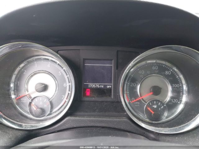 Chrysler Town & Country Touring-l Anniversary Edition Image 2