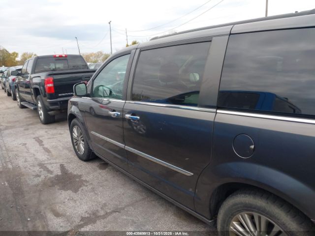 Chrysler Town & Country Touring-l Anniversary Edition Image 17