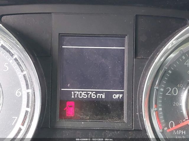 Chrysler Town & Country Touring-l Anniversary Edition Image 13