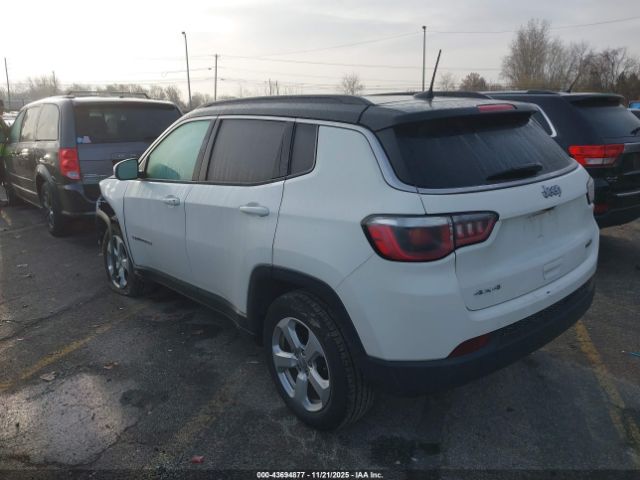 Jeep Compass Latitude 4x4 Image 8