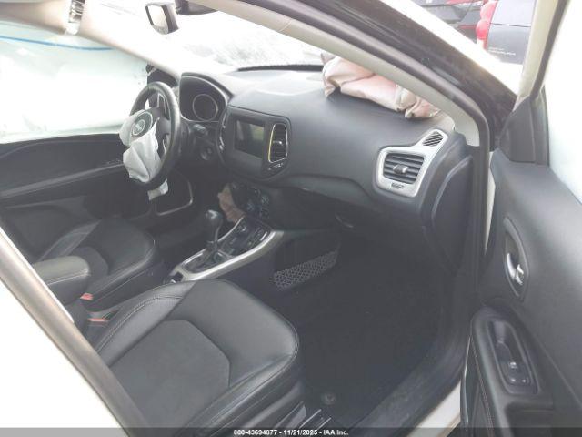 Jeep Compass Latitude 4x4 Image 15