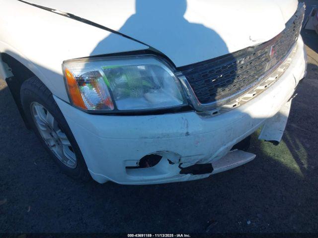 Mitsubishi Endeavor Image 8