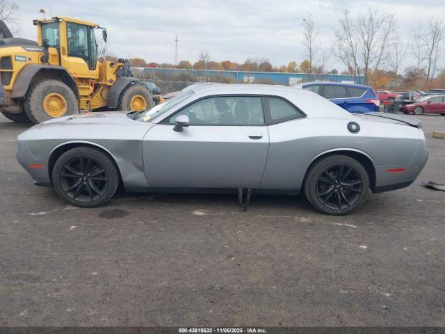 Dodge Challenger Sxt Image 4