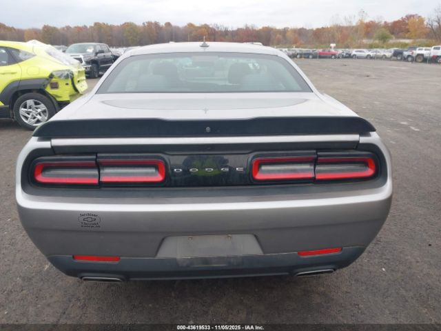 Dodge Challenger Sxt Image 3