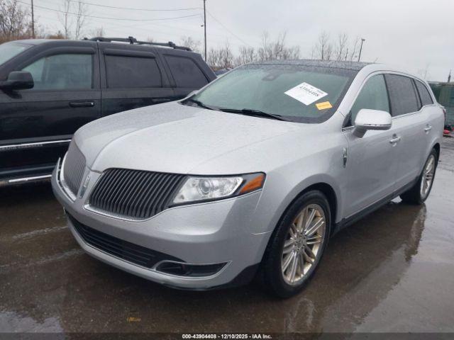 Lincoln MKT Ecoboost Image 7