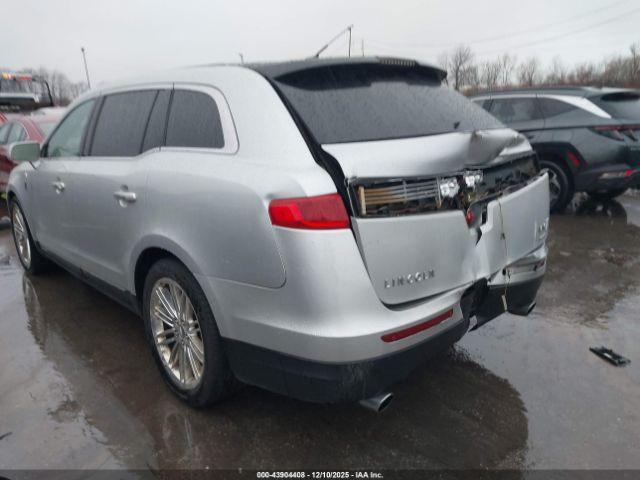 Lincoln MKT Ecoboost Image 8