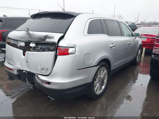 Lincoln MKT Ecoboost Image 16