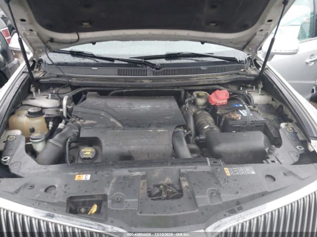 Lincoln MKT Ecoboost Image 2