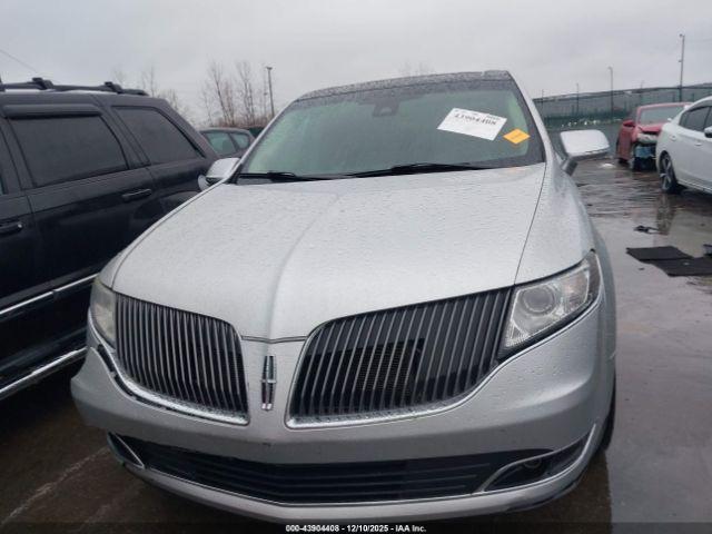 Lincoln MKT Ecoboost Image 14