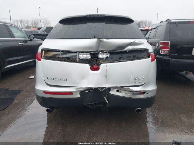 Lincoln MKT Ecoboost Image 3