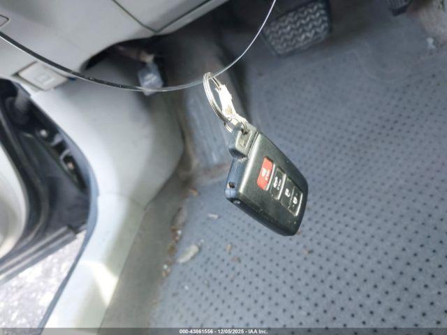 Toyota Camry Xle Image 8