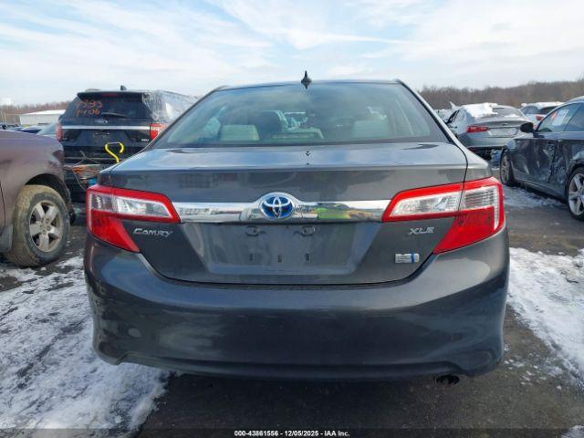 Toyota Camry Xle Image 12