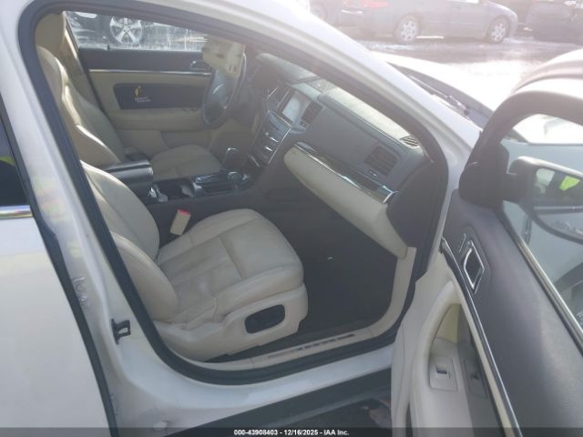 Lincoln MKS Ecoboost Image 9