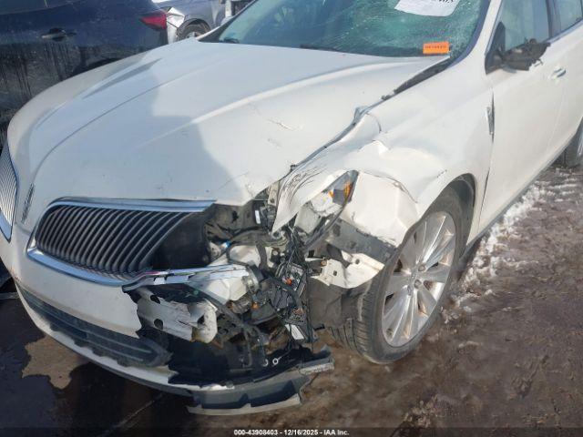 Lincoln MKS Ecoboost Image 6