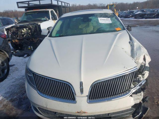 Lincoln MKS Ecoboost Image 14