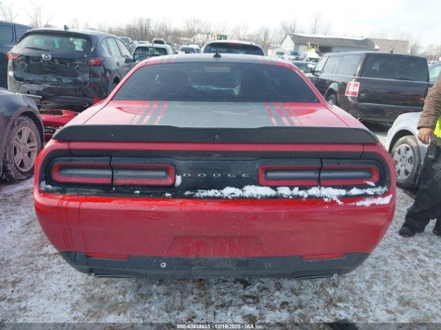 Dodge Challenger Image 2