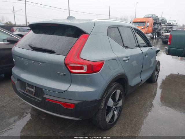 Volvo XC40 T5 Momentum Image 2