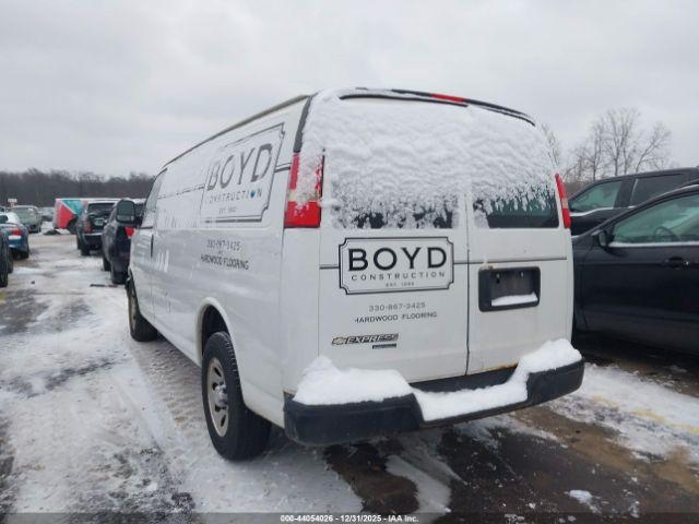 Chevrolet Express Work Van Image 5