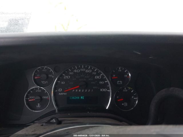 Chevrolet Express Work Van Image 9